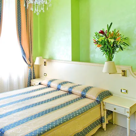 Nouvel Des Bains Hotel 3*