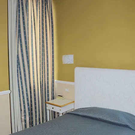Nouvel Des Bains Hotel 3*