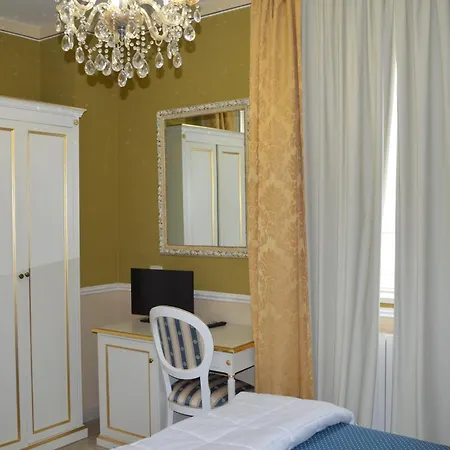 Hotel Nouvel Des Bains 3*