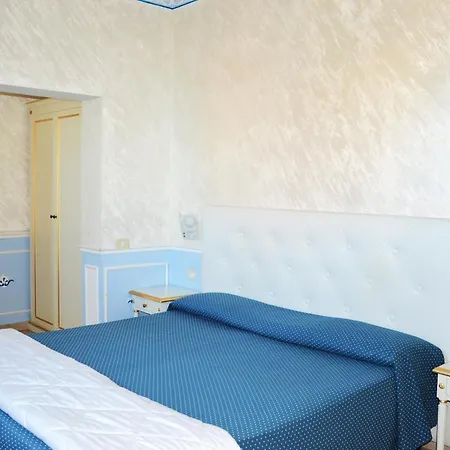 Nouvel Des Bains 3*