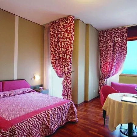 Отель Nouvel Des Bains 3*