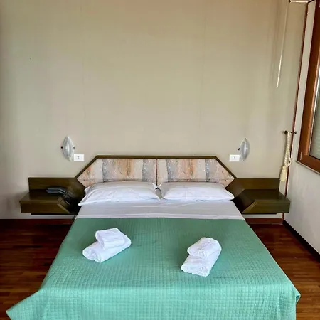 Nouvel Des Bains 3* ペザロ