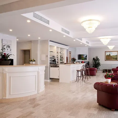 Nouvel Des Bains 3* ペザロ