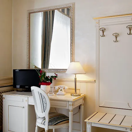 Nouvel Des Bains 3* ペザロ