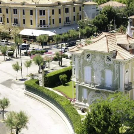 ホテル Nouvel Des Bains ペザロ