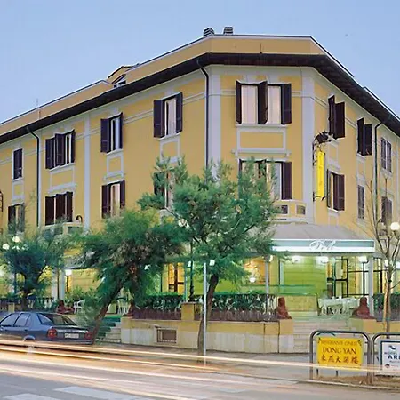 Nouvel Des Bains Hotel