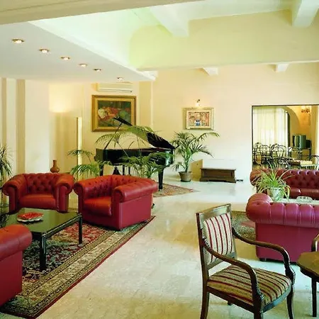 Nouvel Des Bains Hotel 3*