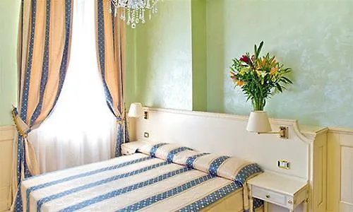 Nouvel Des Bains 3* ペザロ